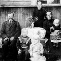 Tunnistamaton perhe 1900-luvun alkupuolelta, Pälkjärvi (Hilja Väänäsen jäämistö)
