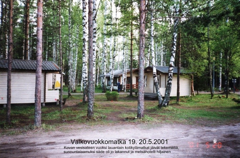 Valkovuokkomatkan 2001 metsähotellin  majoitusaluetta Jänisjärven Inkeenniemellä  IMG_0013.jpg