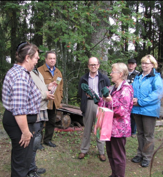 Emäntääkin muistettiin lämpimällä lahjalla-001.jpg