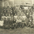 Makarin kansakoululaiset v.1922, vas. seisomassa Elma Hämäläinen, etur.vas. Aino Heinonen
