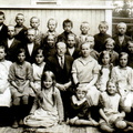 013. Makarin koululaisia n.v.1932. Sakari Vuojolainen keskellä takana