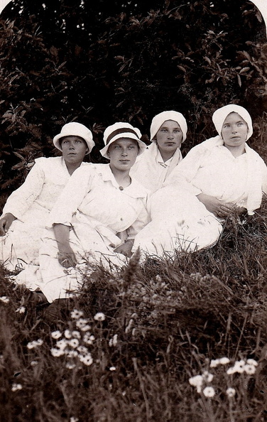 026.  Anni ja Hilja Heinonen, Anne Juvonen ja Hilja Immonen.jpg