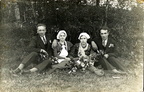 704. Eino ja Elma Heinonen, Helvi ja Eino Pesonen