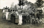 714. Tyyne ja Antti Heinosen häät, Heikki Heinosen vieressä Alma Vuojolainen , istumassa Sakari Vuojolainen